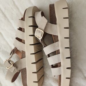 NWT Mtng Spain suede fisherman comfort sandal